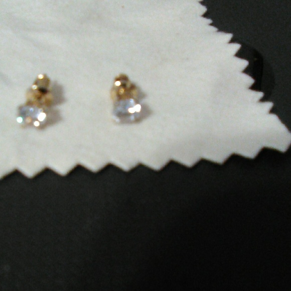Diamond earrings - Picture 1 of 2